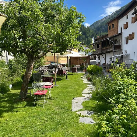 Bed and Breakfast Chasa Jaro